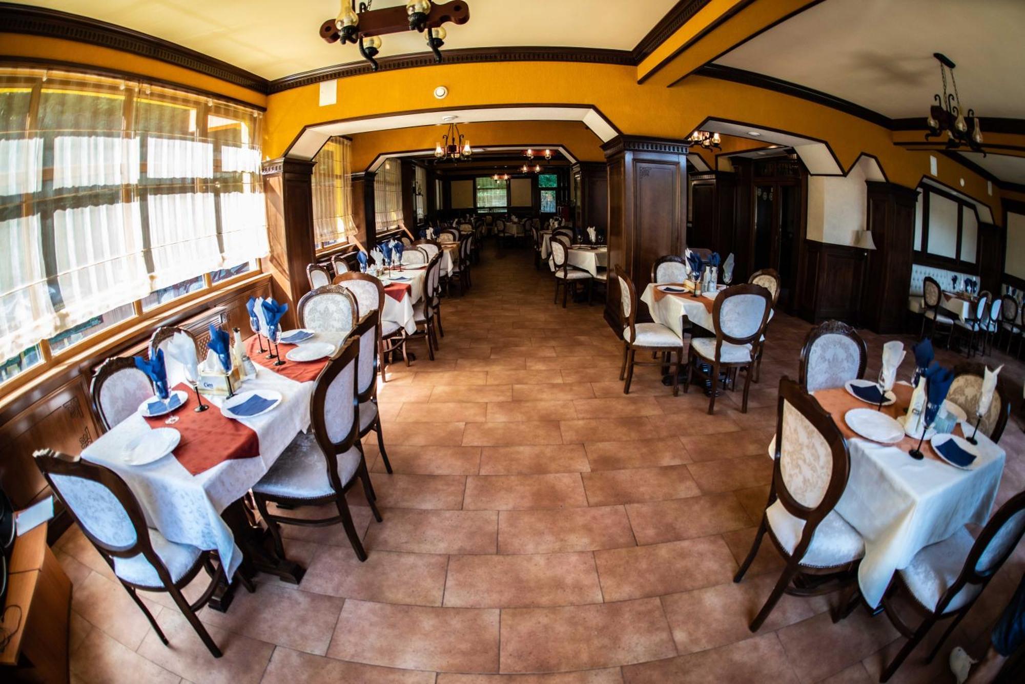 Hotel Trei Brazi Baile Olanesti Ngoại thất bức ảnh